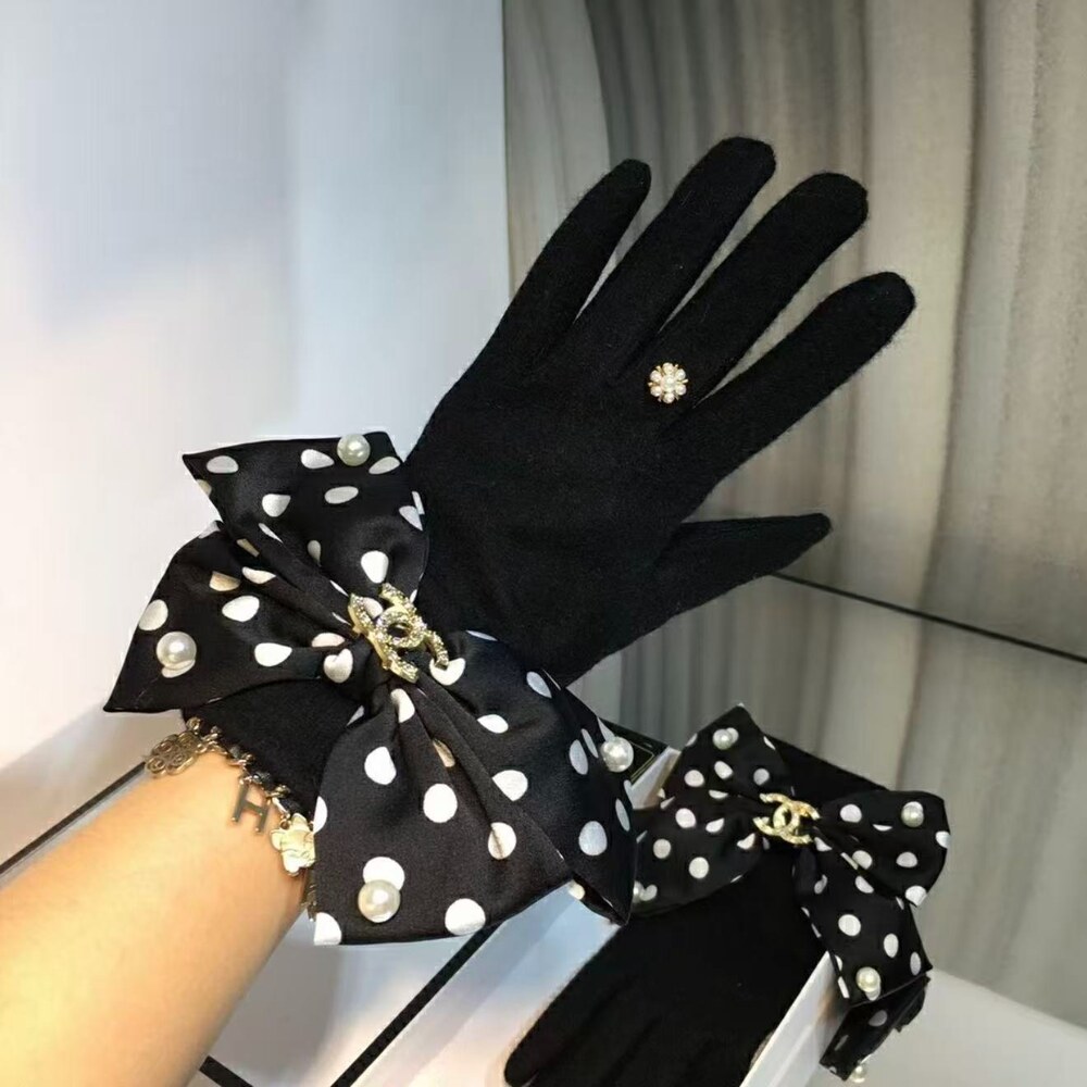 Chanel Black Gloves with Polka Dot Bow - Picture 3 of 6